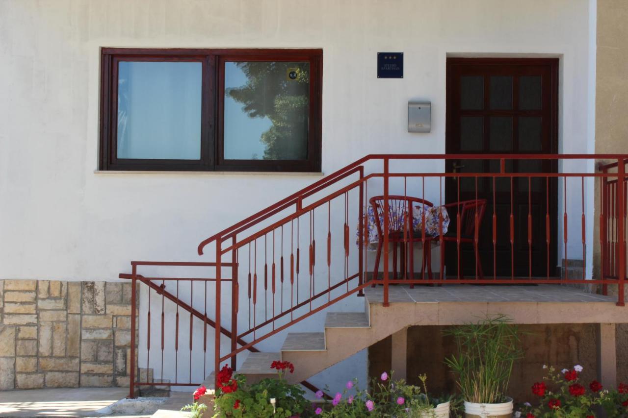 Apartment Mis Floura غييكا المظهر الخارجي الصورة