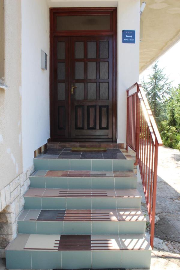 Apartment Mis Floura غييكا المظهر الخارجي الصورة