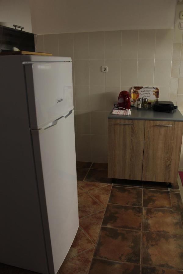 Apartment Mis Floura غييكا المظهر الخارجي الصورة