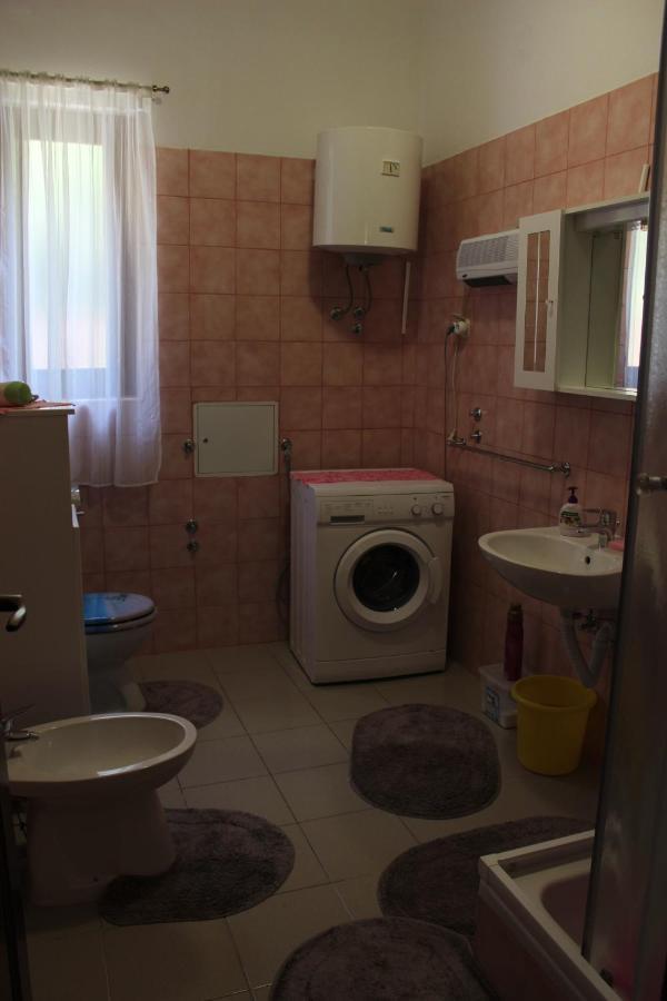 Apartment Mis Floura غييكا المظهر الخارجي الصورة