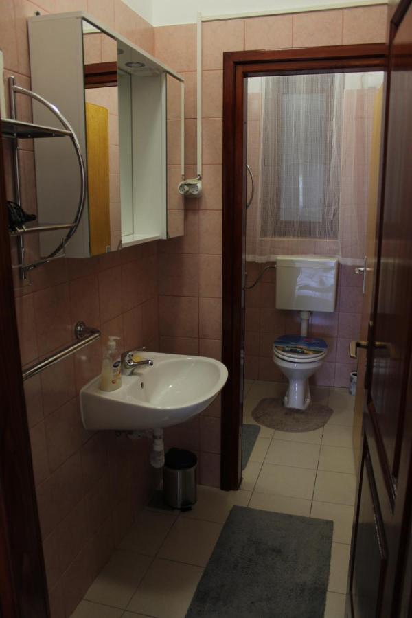 Apartment Mis Floura غييكا المظهر الخارجي الصورة