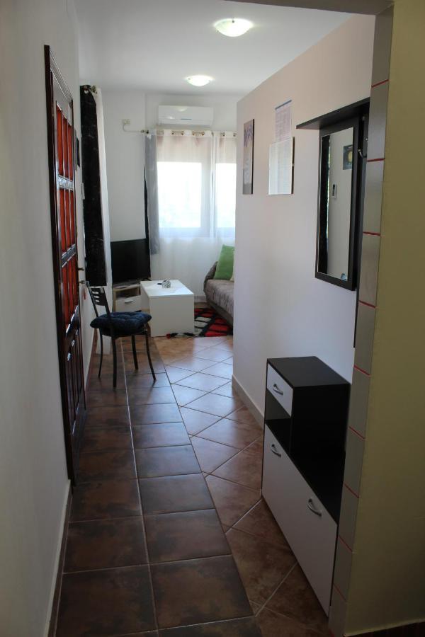 Apartment Mis Floura غييكا المظهر الخارجي الصورة