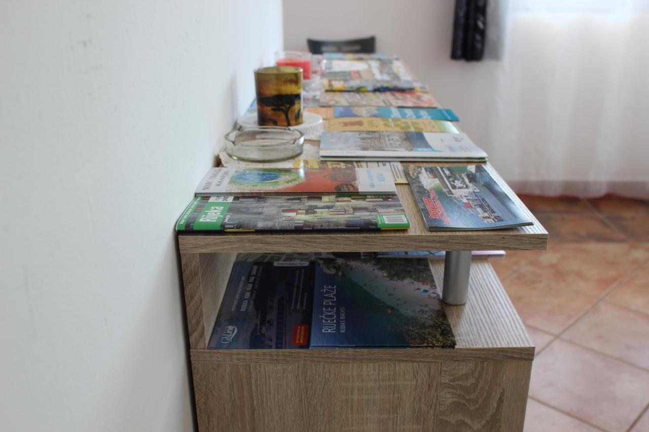 Apartment Mis Floura غييكا المظهر الخارجي الصورة