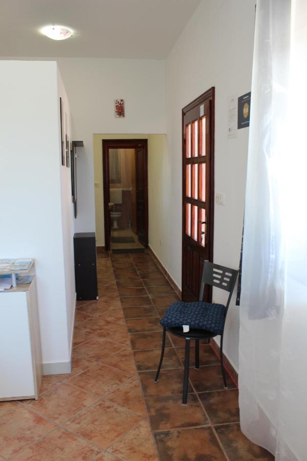 Apartment Mis Floura غييكا المظهر الخارجي الصورة