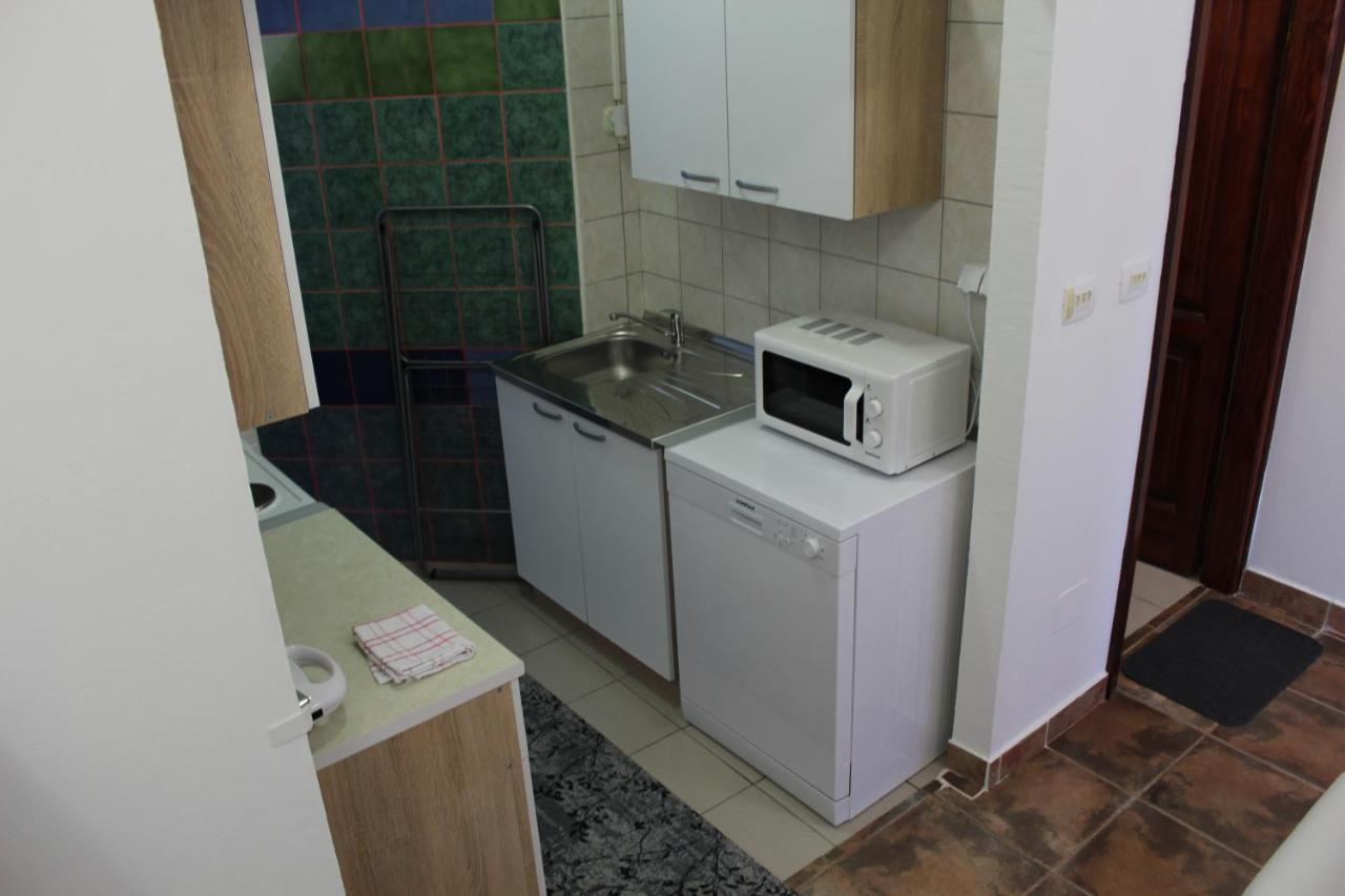 Apartment Mis Floura غييكا المظهر الخارجي الصورة