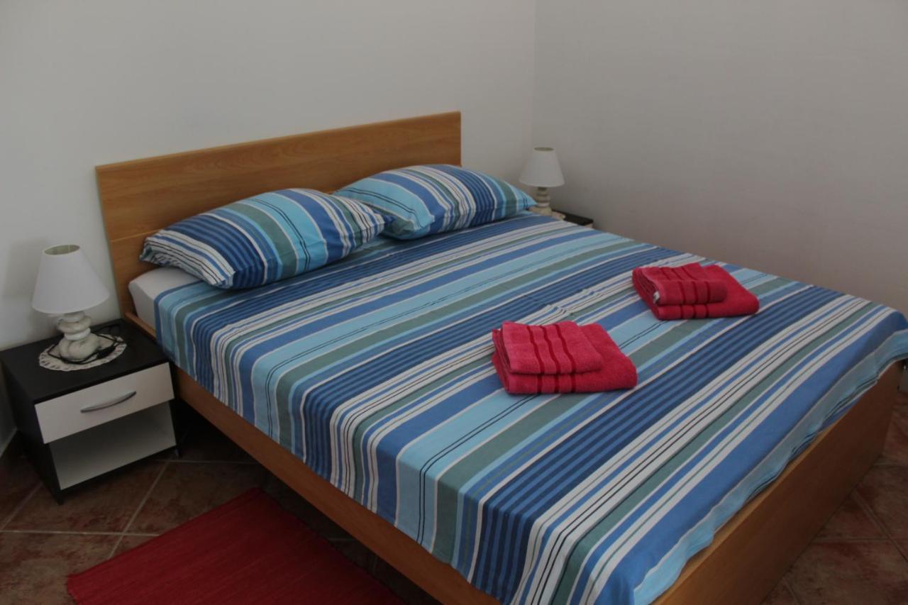 Apartment Mis Floura غييكا المظهر الخارجي الصورة