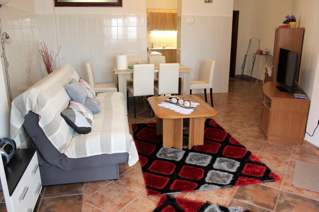 Apartment Mis Floura غييكا المظهر الخارجي الصورة