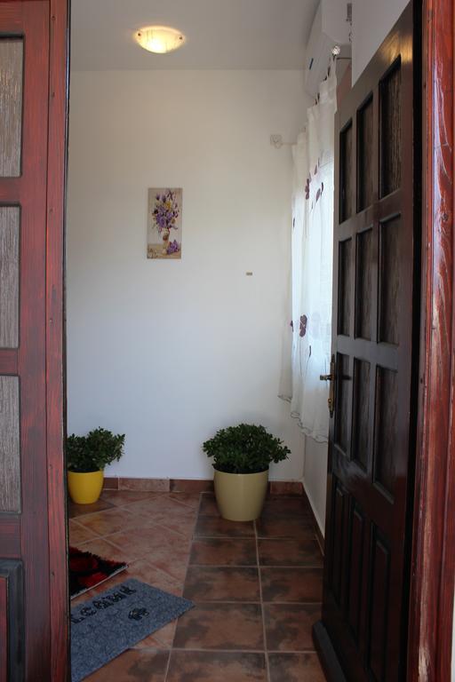Apartment Mis Floura غييكا المظهر الخارجي الصورة