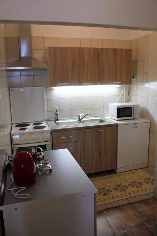 Apartment Mis Floura غييكا المظهر الخارجي الصورة