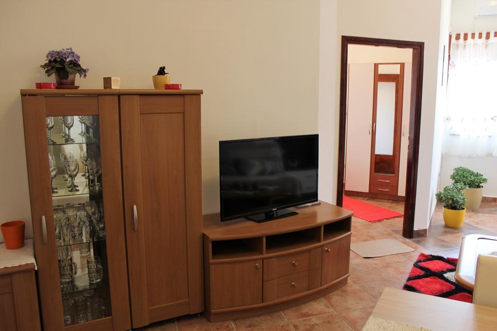 Apartment Mis Floura غييكا المظهر الخارجي الصورة