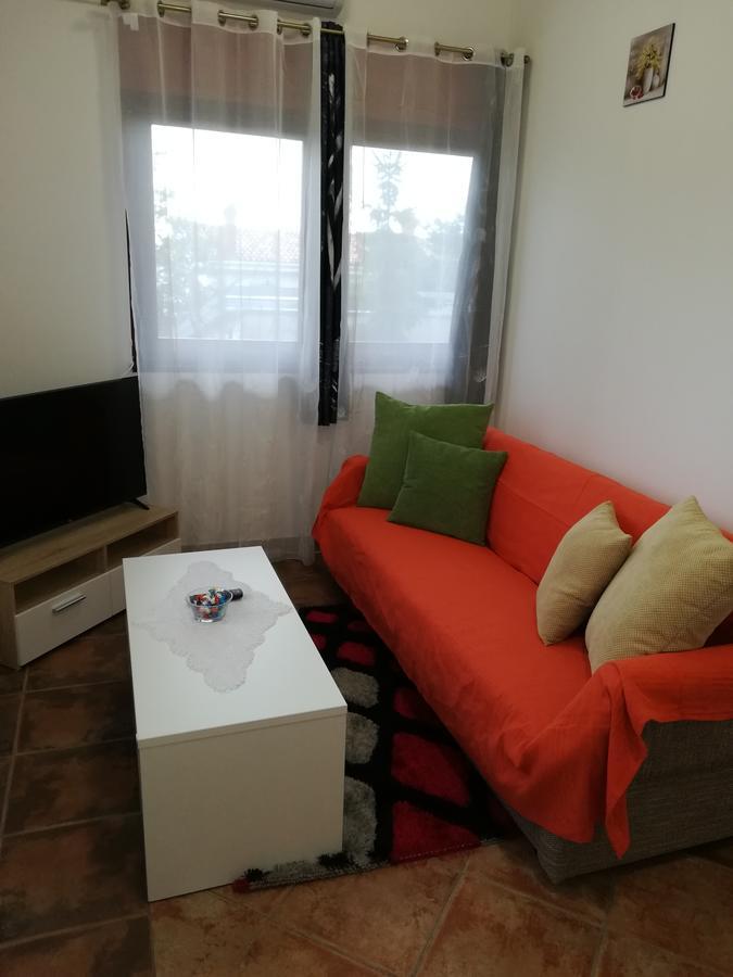 Apartment Mis Floura غييكا المظهر الخارجي الصورة