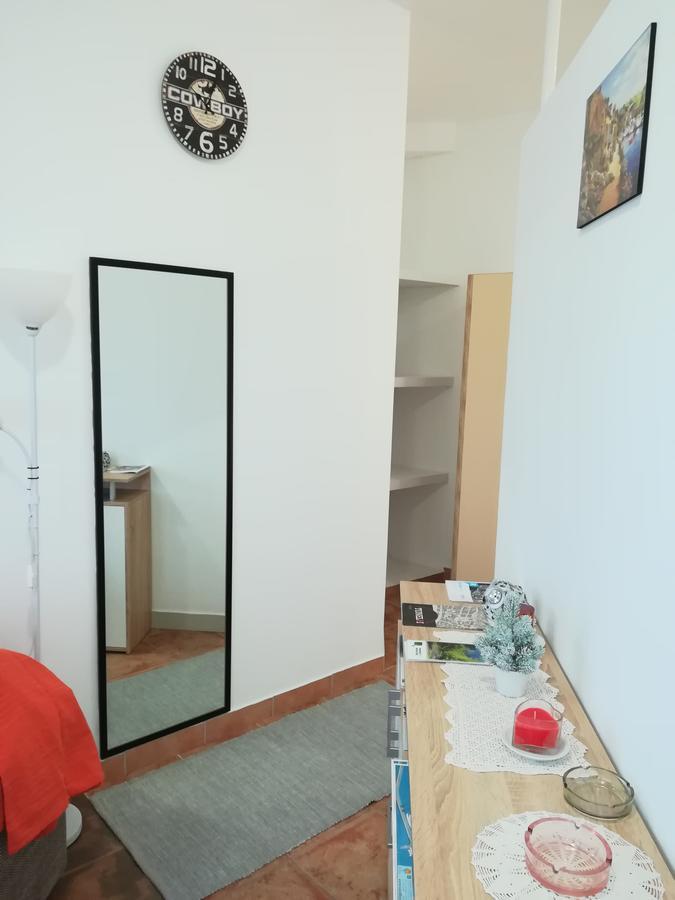 Apartment Mis Floura غييكا المظهر الخارجي الصورة