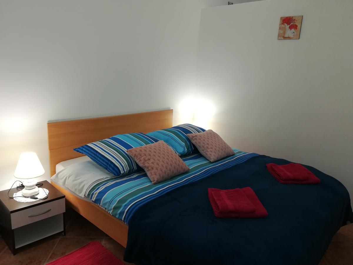 Apartment Mis Floura غييكا المظهر الخارجي الصورة
