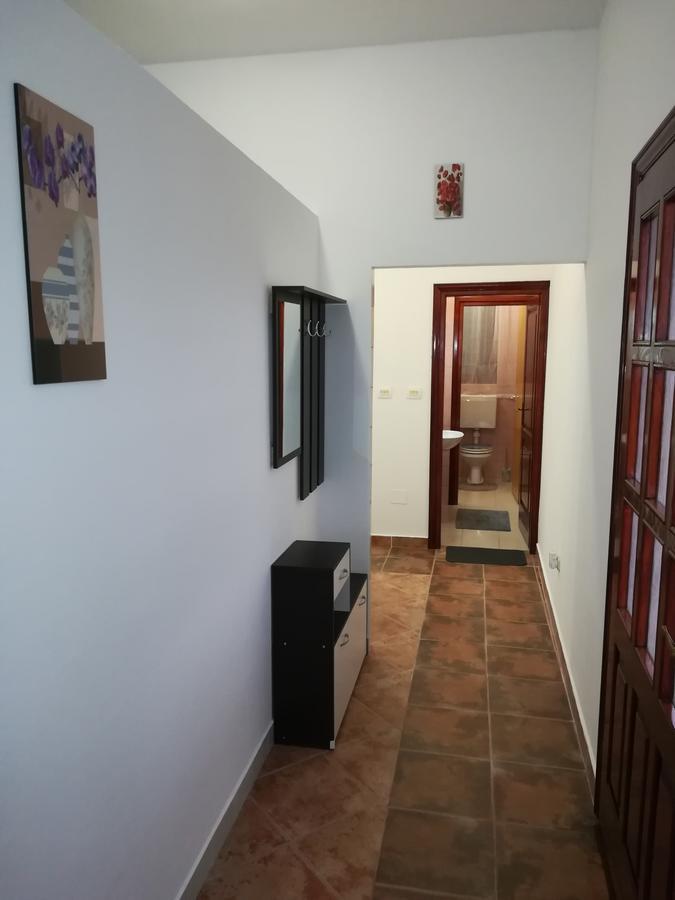 Apartment Mis Floura غييكا المظهر الخارجي الصورة