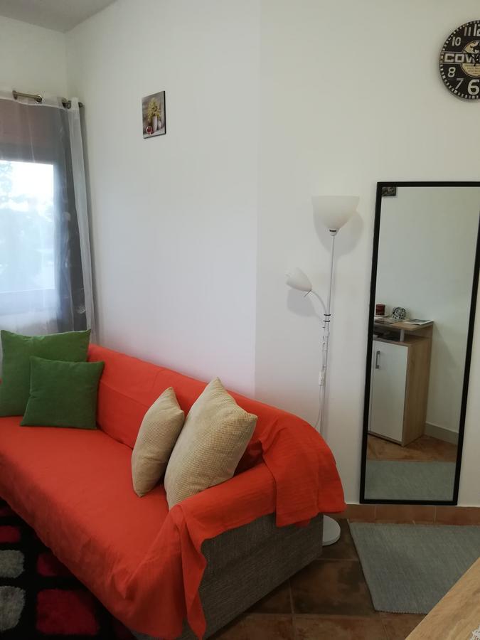 Apartment Mis Floura غييكا المظهر الخارجي الصورة
