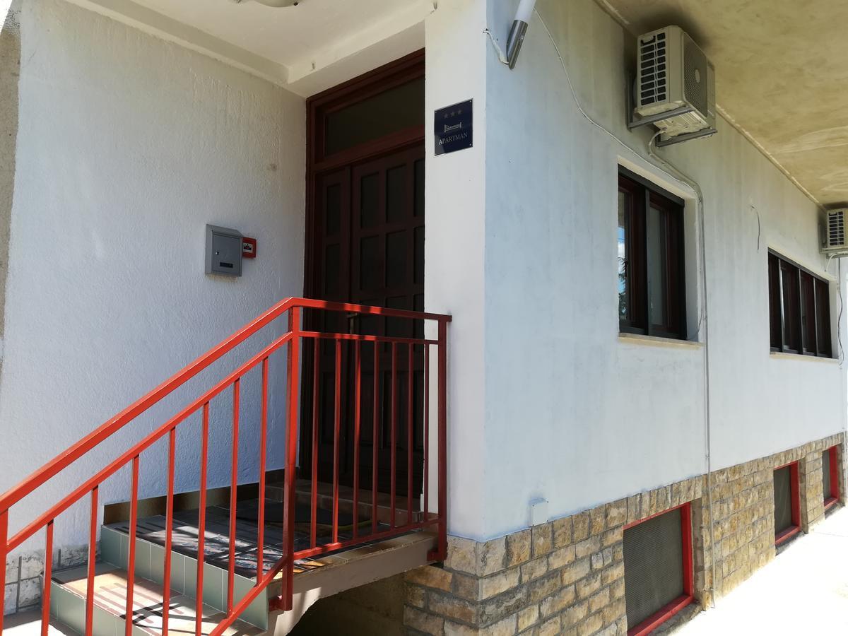 Apartment Mis Floura غييكا المظهر الخارجي الصورة