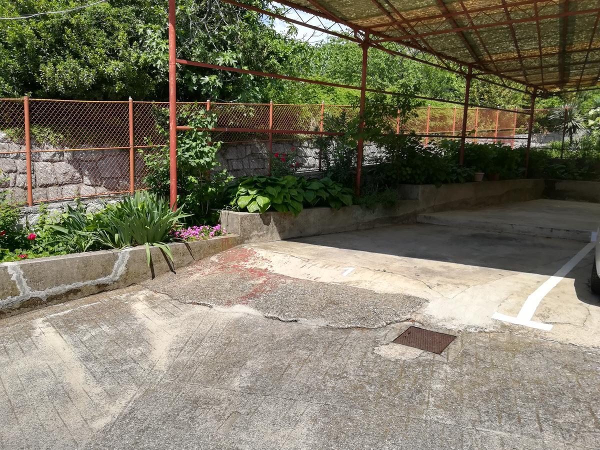 Apartment Mis Floura غييكا المظهر الخارجي الصورة