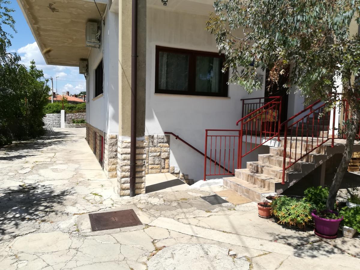 Apartment Mis Floura غييكا المظهر الخارجي الصورة