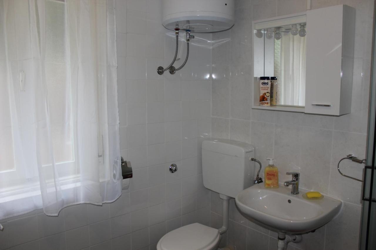 Apartment Mis Floura غييكا المظهر الخارجي الصورة