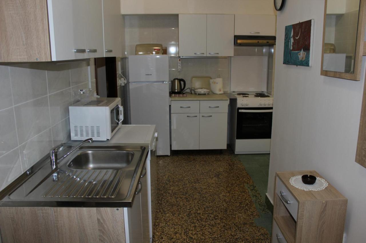Apartment Mis Floura غييكا المظهر الخارجي الصورة