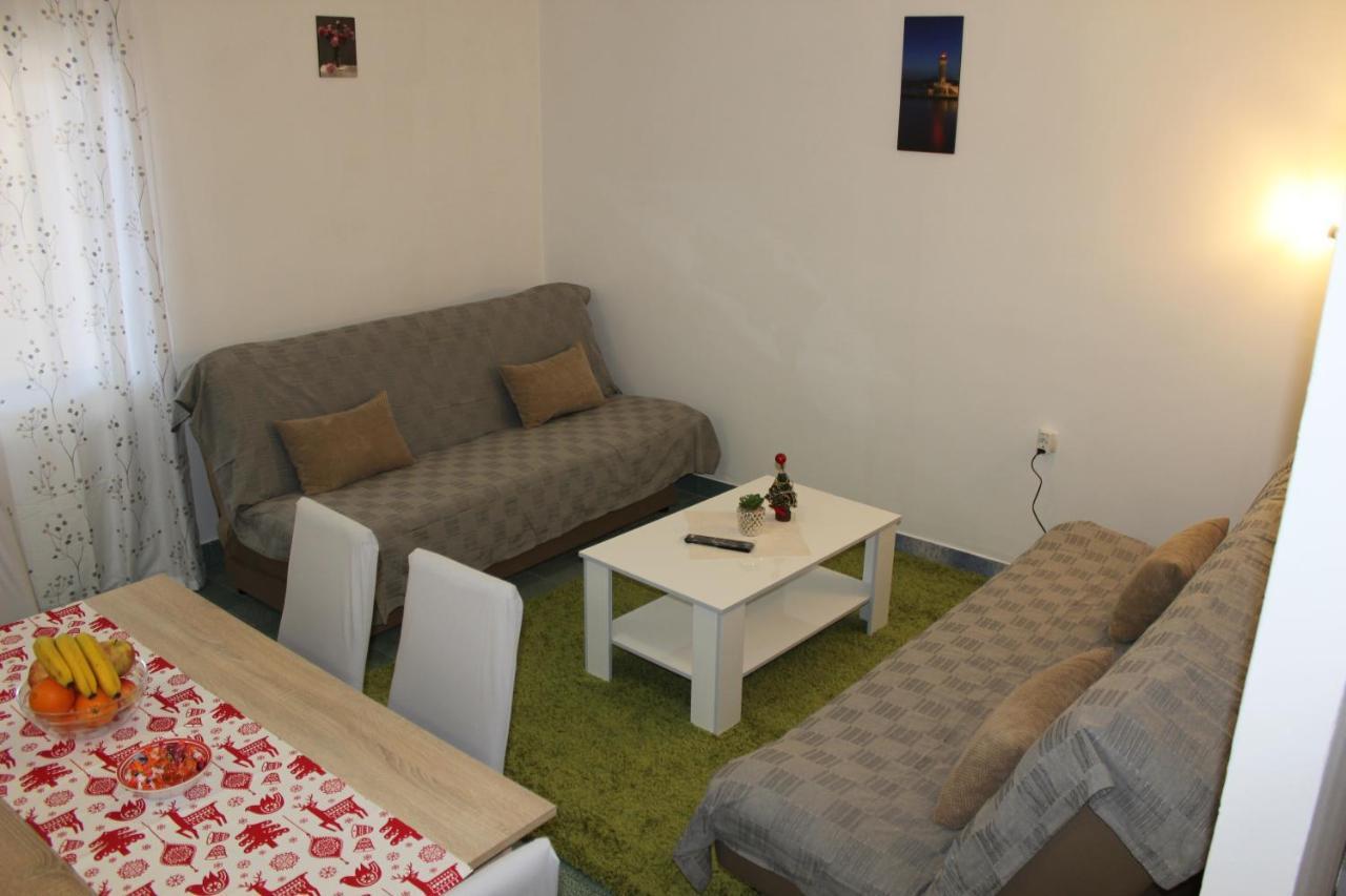 Apartment Mis Floura غييكا المظهر الخارجي الصورة