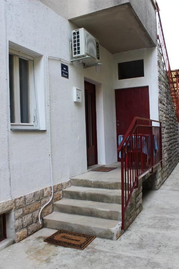 Apartment Mis Floura غييكا المظهر الخارجي الصورة